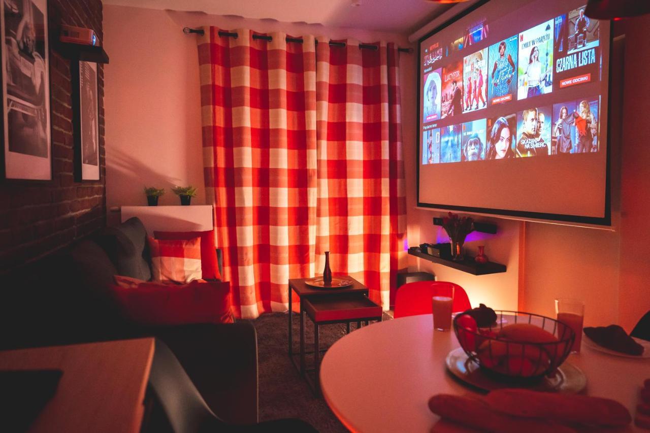 Movie Jacuzzi Apartment At The Main Station By Noclegi Renters Cracóvia Exterior foto