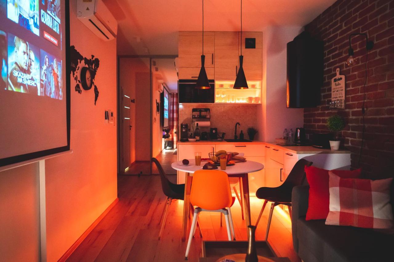Movie Jacuzzi Apartment At The Main Station By Noclegi Renters Cracóvia Exterior foto