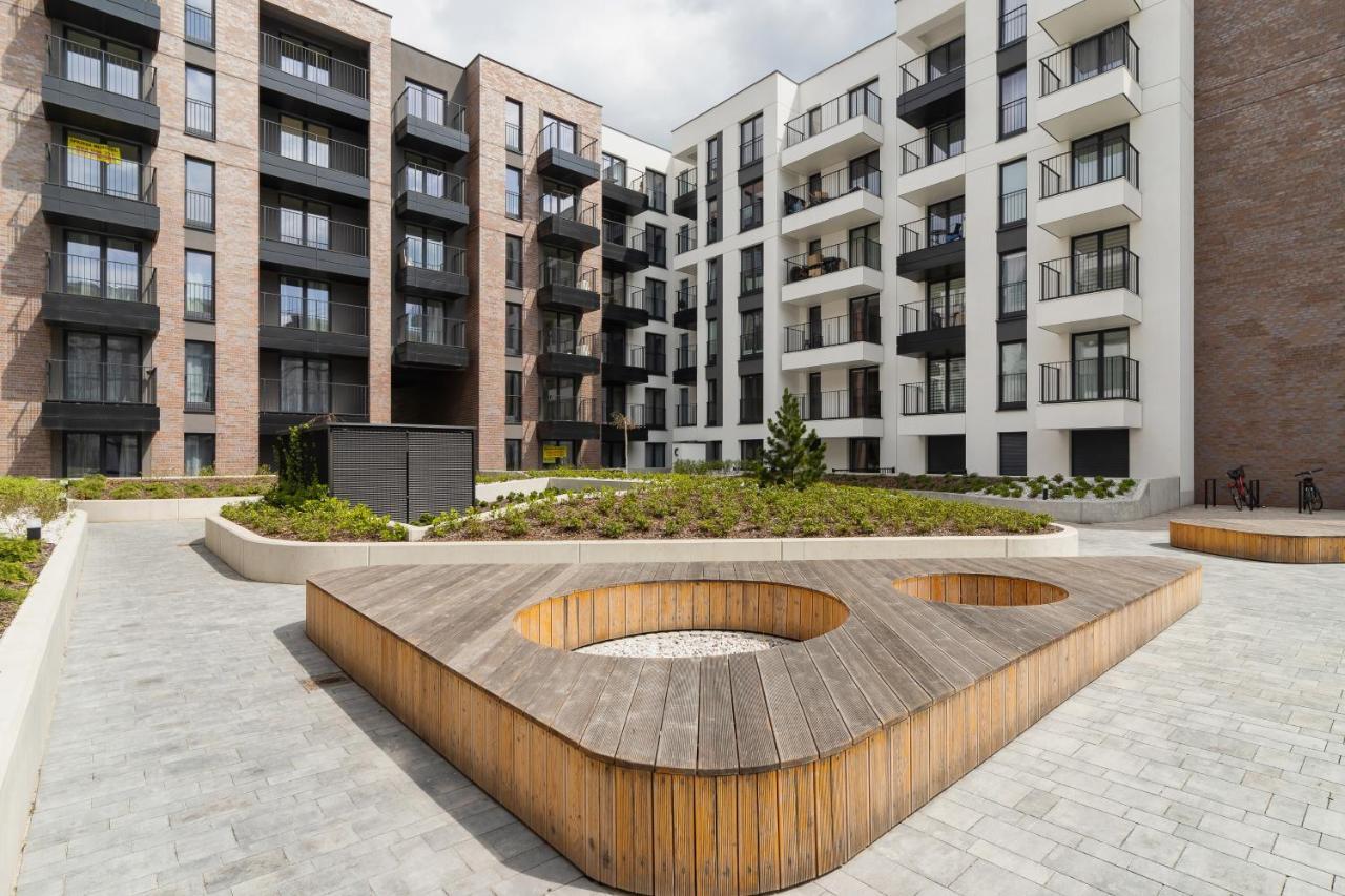 Movie Jacuzzi Apartment At The Main Station By Noclegi Renters Cracóvia Exterior foto